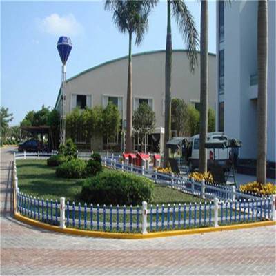 周口工廠現貨批發(fā) 新農村綠化帶首選，綠白色塑鋼/PVC護欄詳解