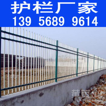 安徽淮北PVC塑鋼護(hù)欄 草坪與變壓器的物美價(jià)廉之選